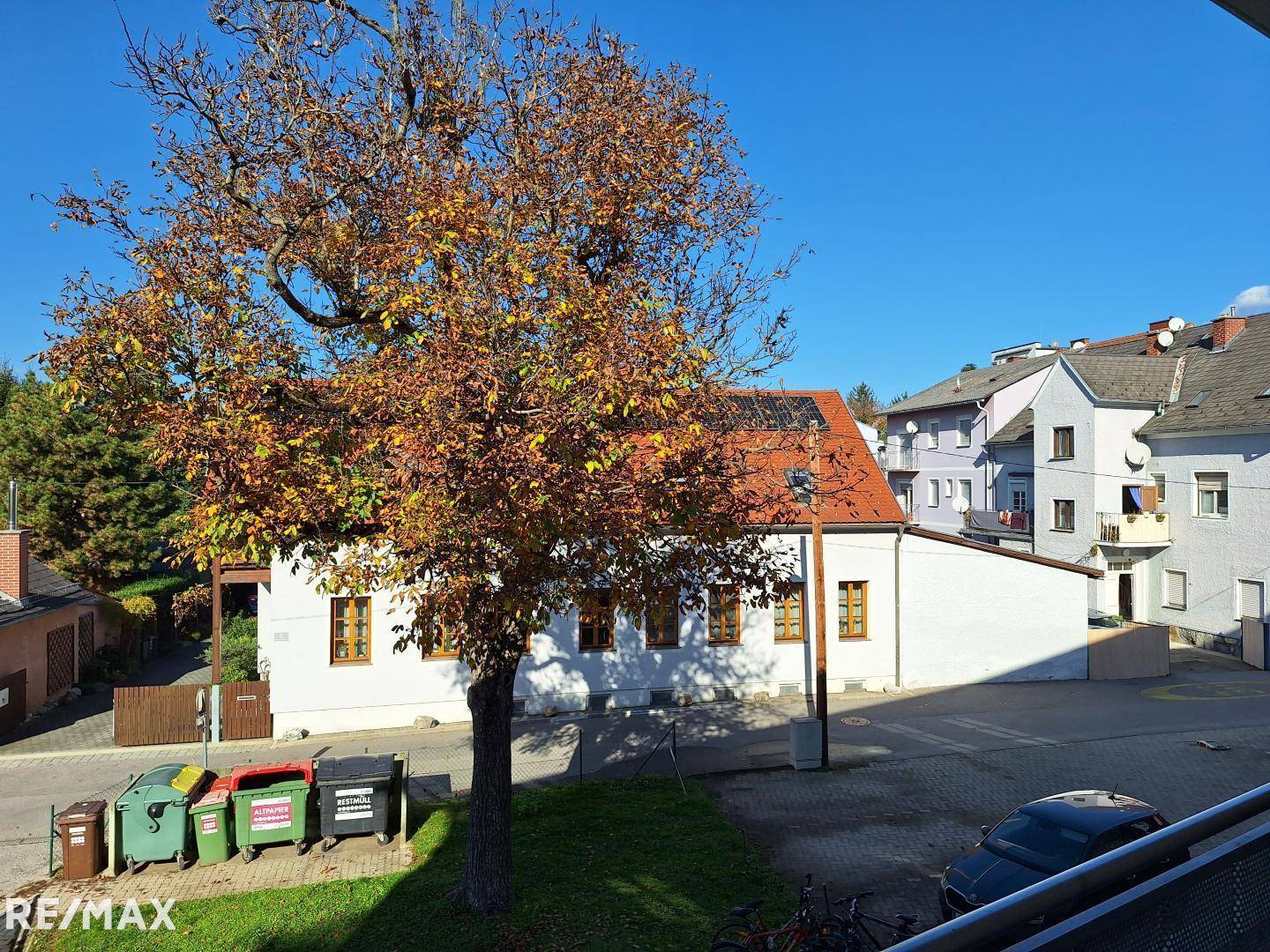 Helle Garçonnière mit Balkon in ruhiger Lage
