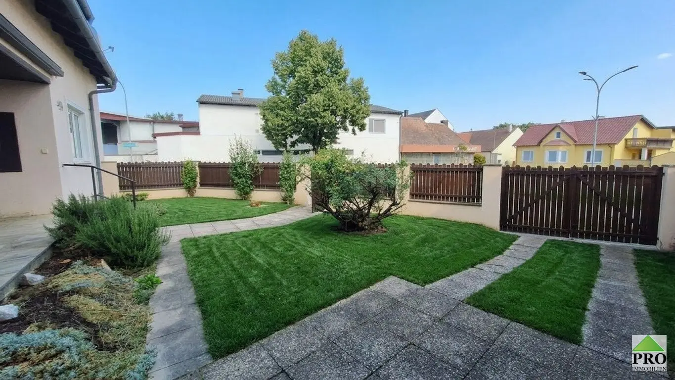 Großzügiges 7-Zi-Haus mit kleinem Garten, Terrasse & 2 Stellplätzen in 2034 Großharras