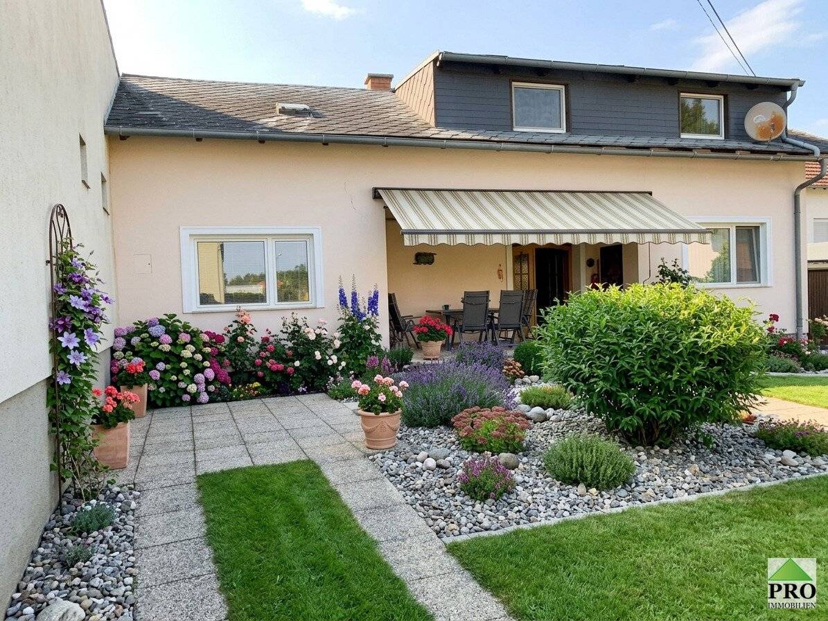 Großzügiges 7-Zi-Haus mit kleinem Garten, Terrasse &amp; 2 Stellplätzen in 2034 Großharras