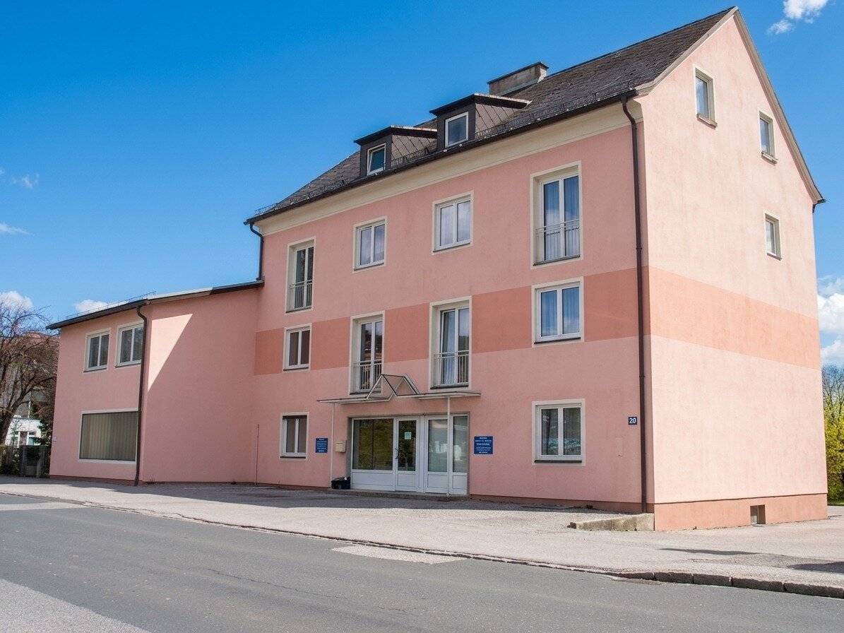 Secure capital investment - Well rented residential and commercial building in sought after location