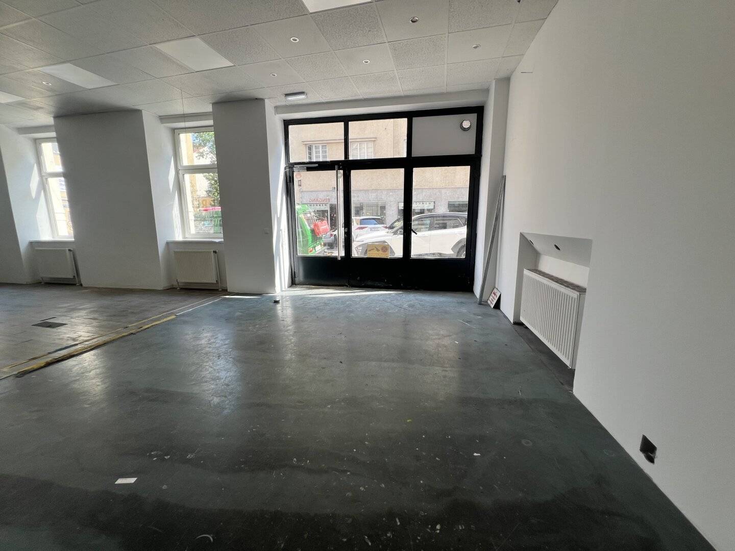 Spacious office showroom with 4 rooms, 2 WCs and large storage in 1050 Vienna 254 m² rental area