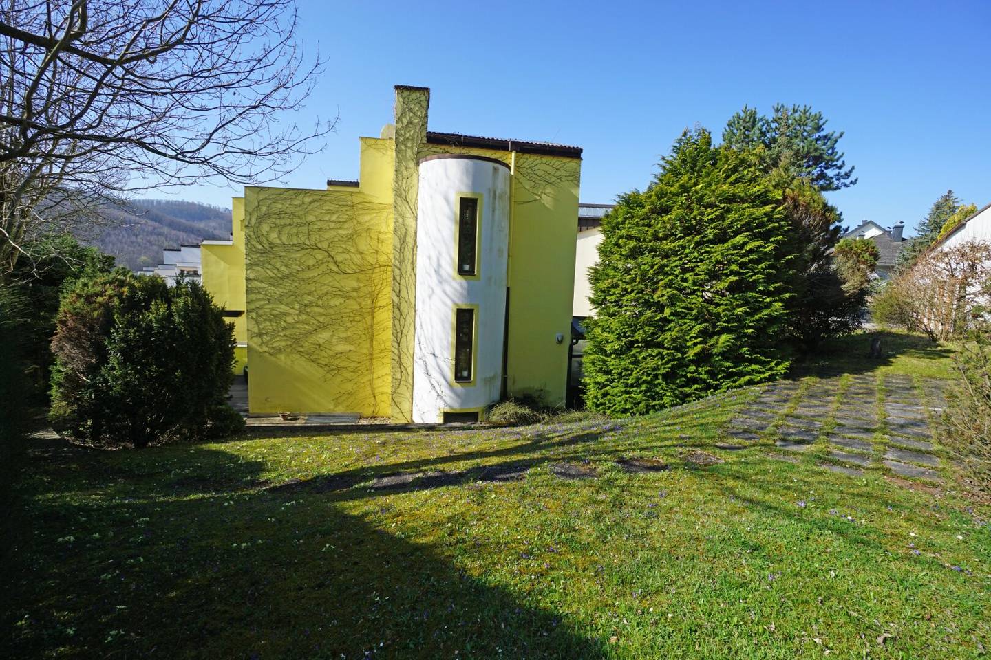 Eckreihenhaus mit traumhaft großem Garten - Einfamilienhauscharakter in zentrumsnaher Aussichtsslage