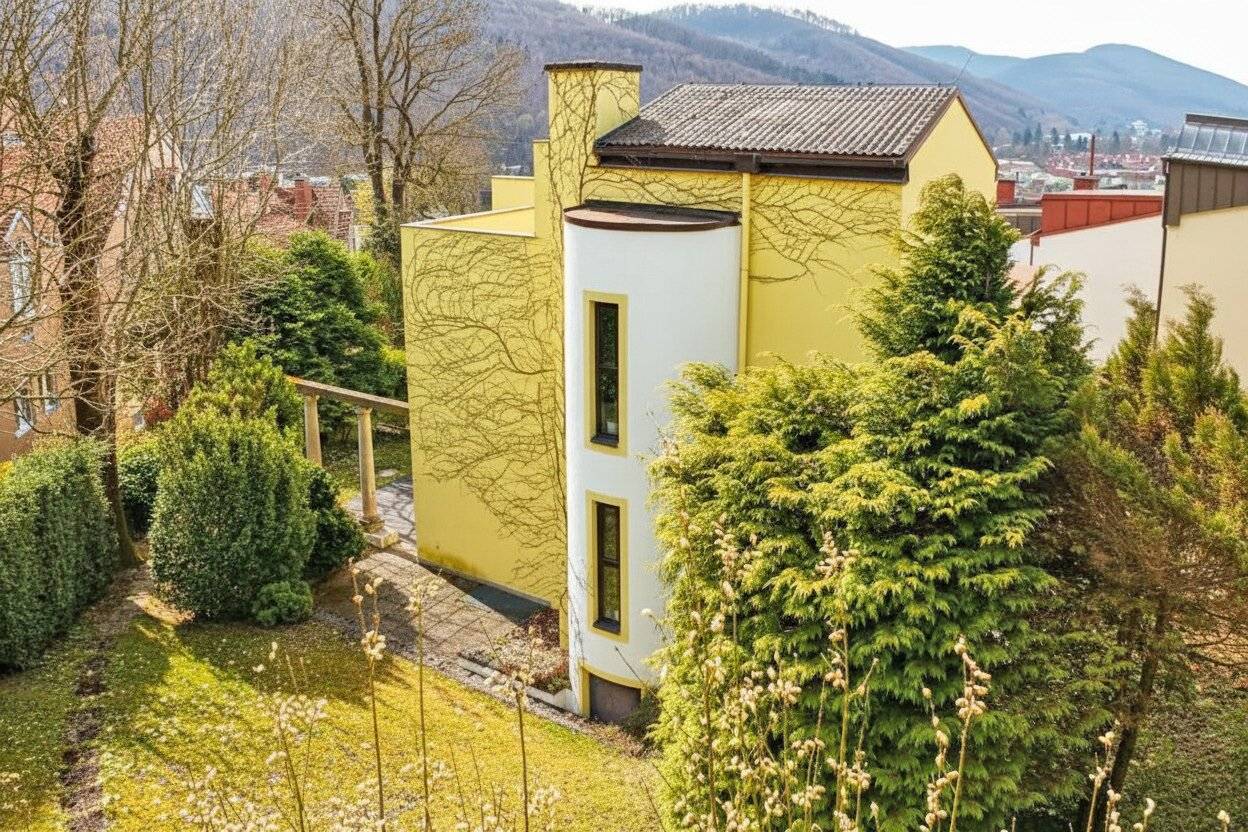 Eckreihenhaus mit traumhaft großem Garten - Einfamilienhauscharakter in zentrumsnaher Aussichtsslage