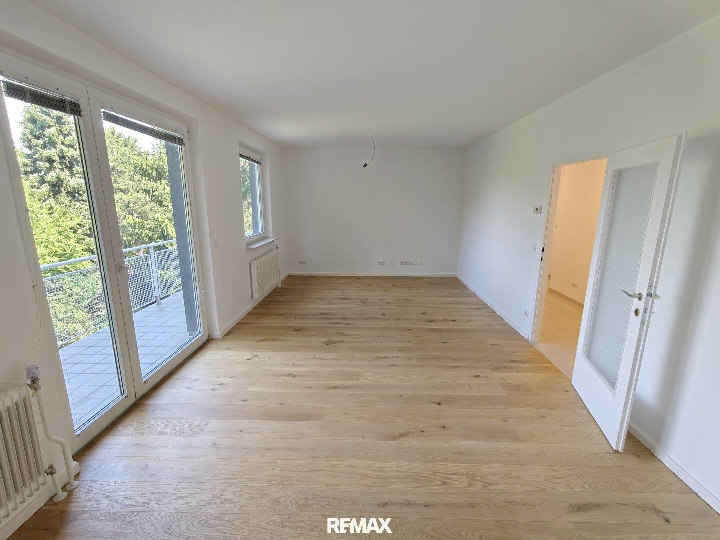 First rental after renovation | 3.5 rooms 95 m² living space plus balcony and car parking space