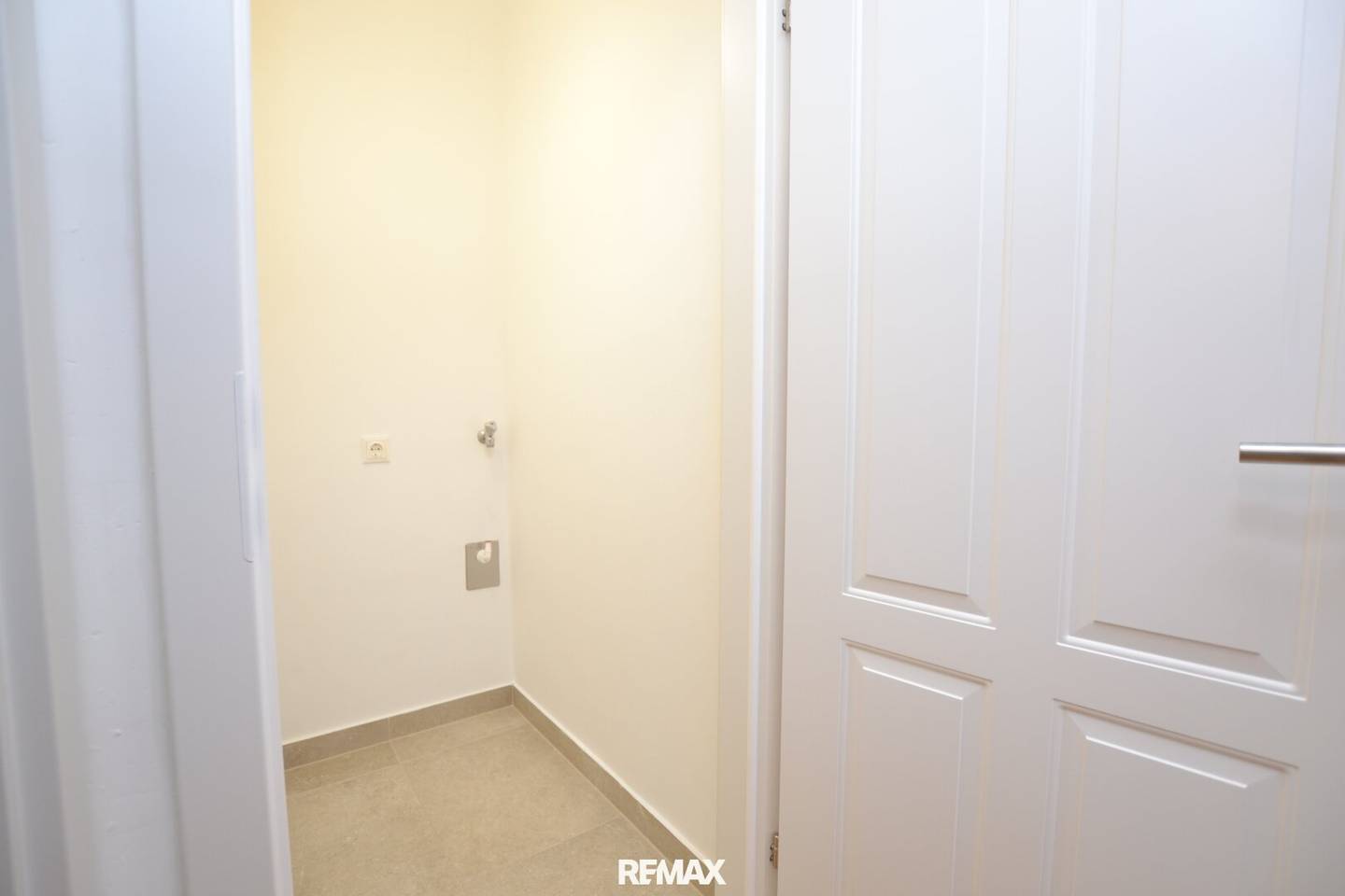 Charming 2-room apartment in a quiet residential area in very good condition