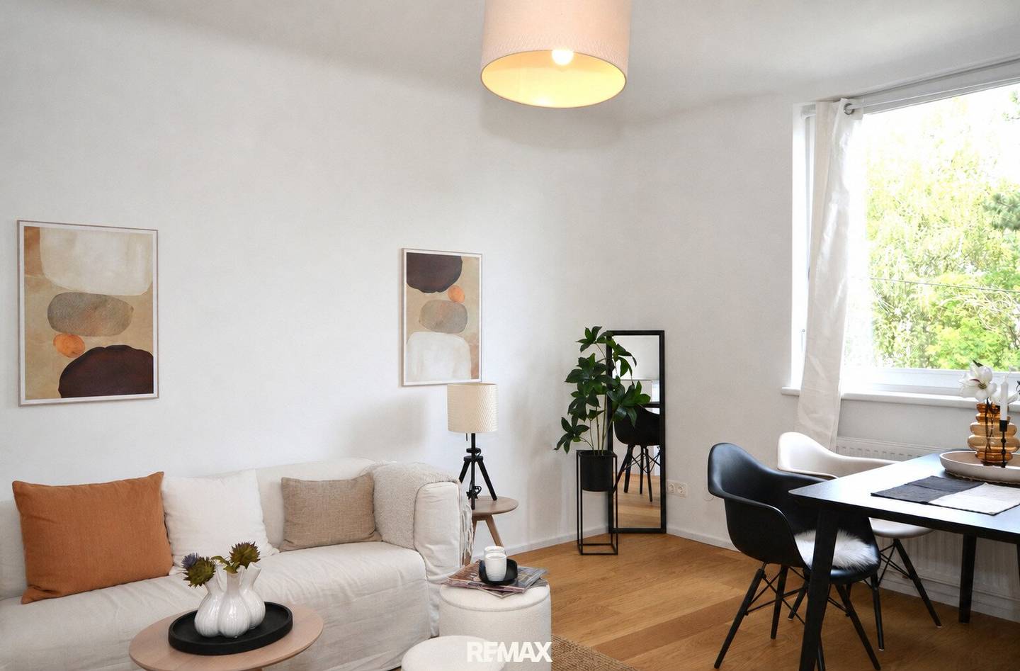 Charming 2-room apartment in a quiet residential area in very good condition