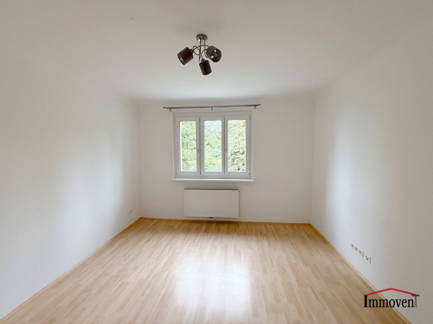 Bright 3-room apartment near Tribuswinkel Castle