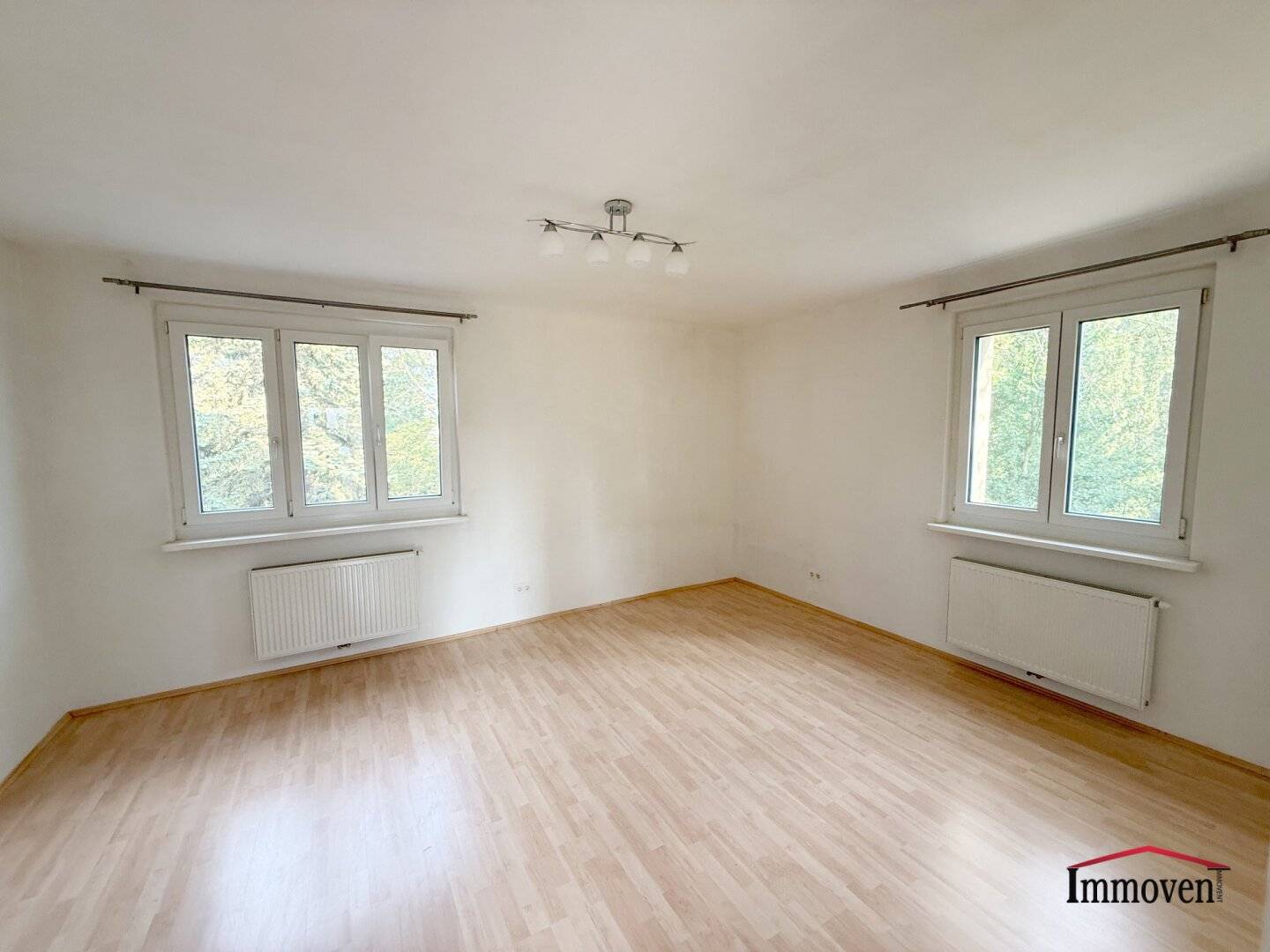 Bright 3-room apartment near Tribuswinkel Castle