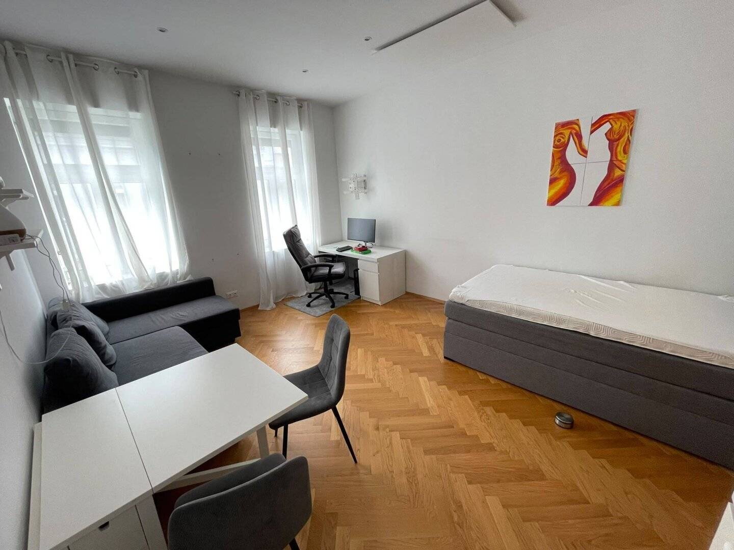 Renovated 1 room apartment with kitchen and bathroom at Brunnenmarkt