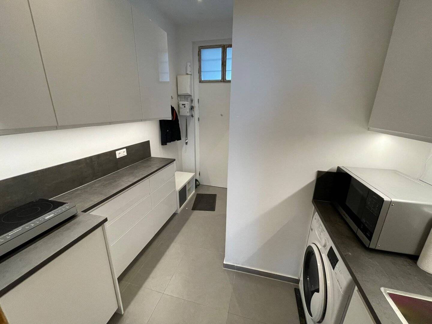 Renovated 1 room apartment with kitchen and bathroom at Brunnenmarkt