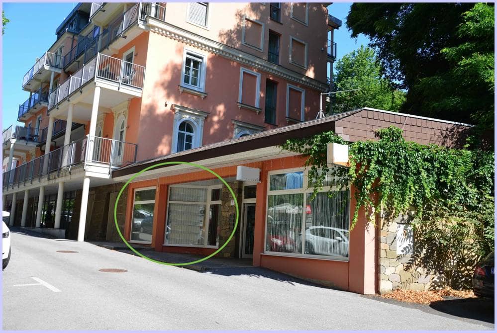 Helle großflächige Wohnung mit Schaufenster in Toplage