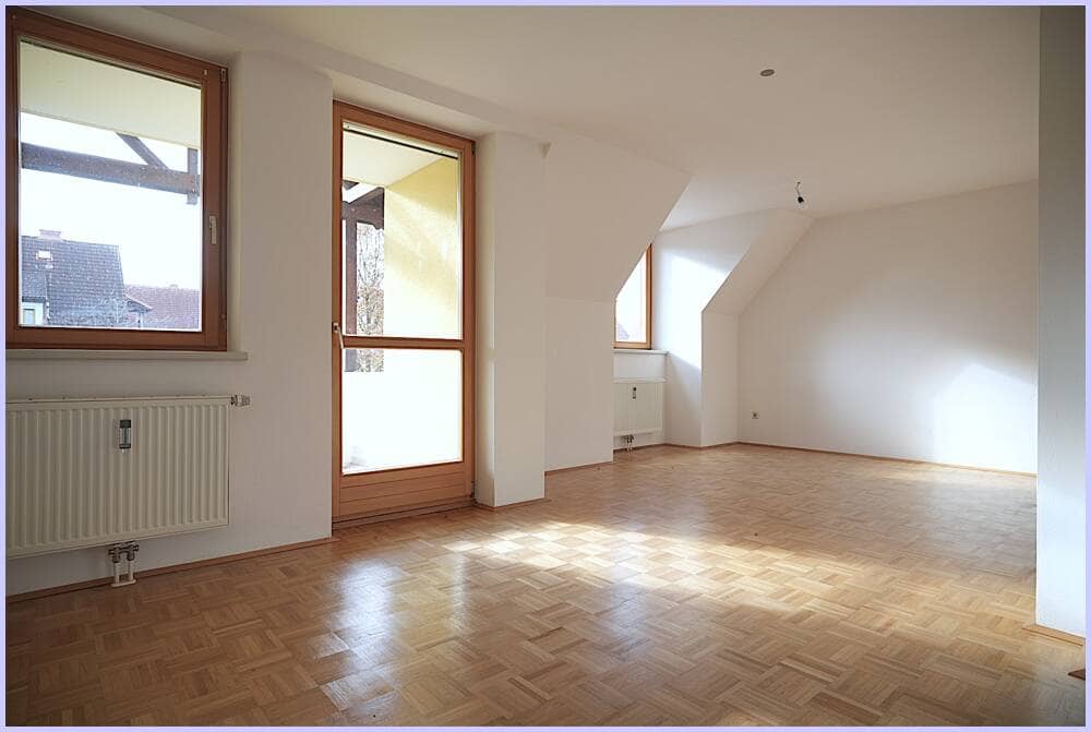 Helle Wohnung mit Balkon und überdachtem Parkplatz