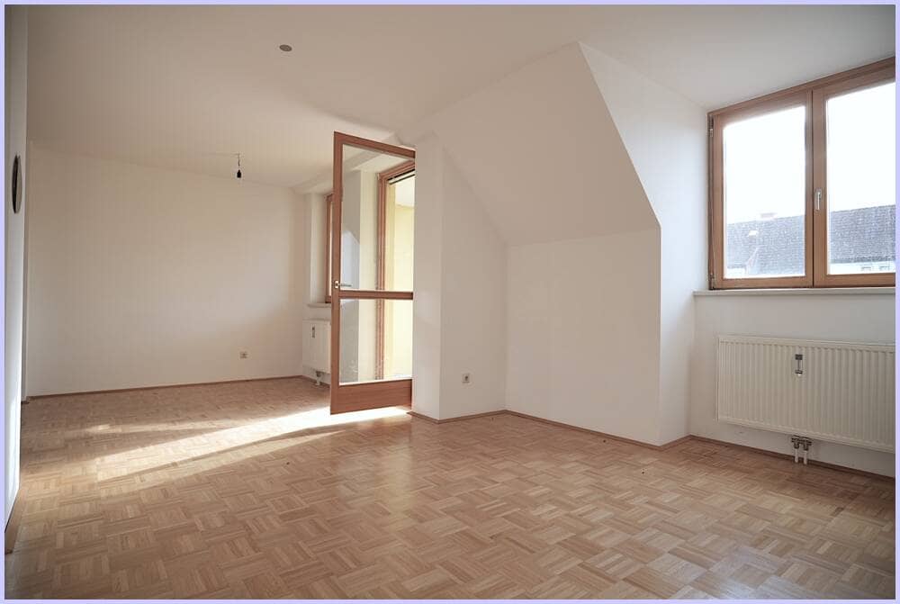 Helle Wohnung mit Balkon und überdachtem Parkplatz