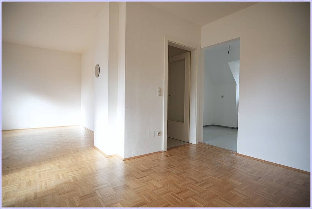 Helle Wohnung mit Balkon und überdachtem Parkplatz
