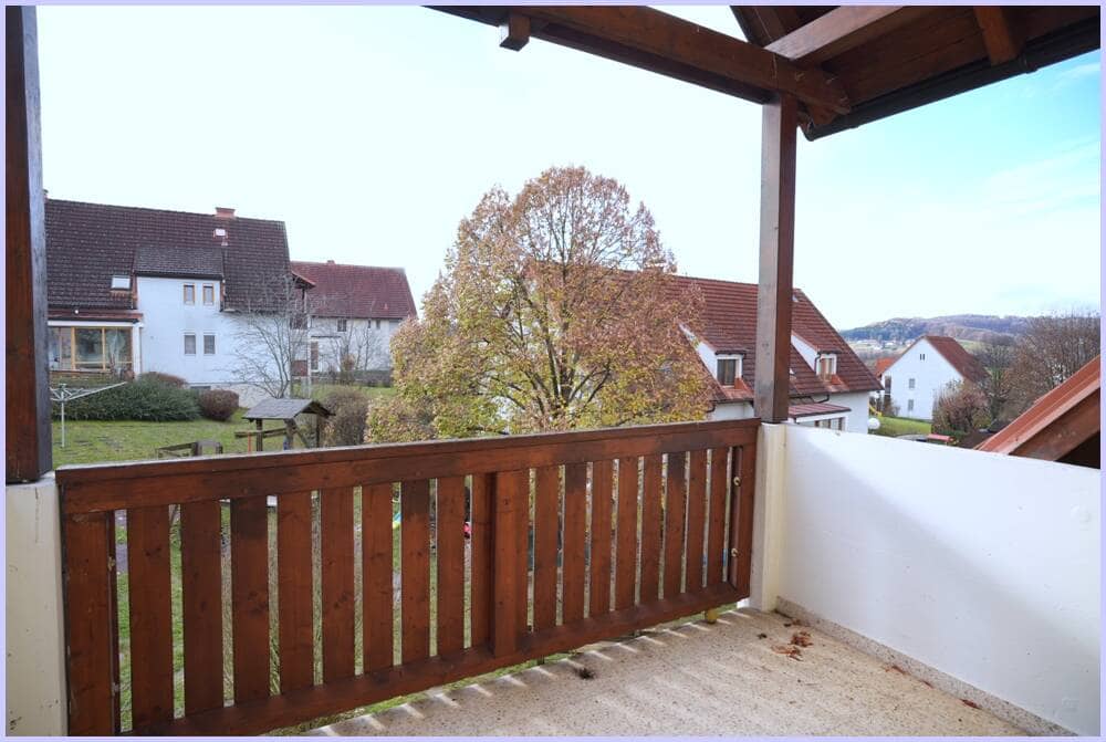 Helle Wohnung mit Balkon und überdachtem Parkplatz
