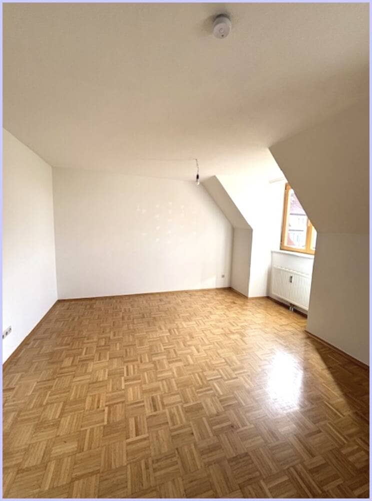 Bright Wohnung with balcony and covered parking