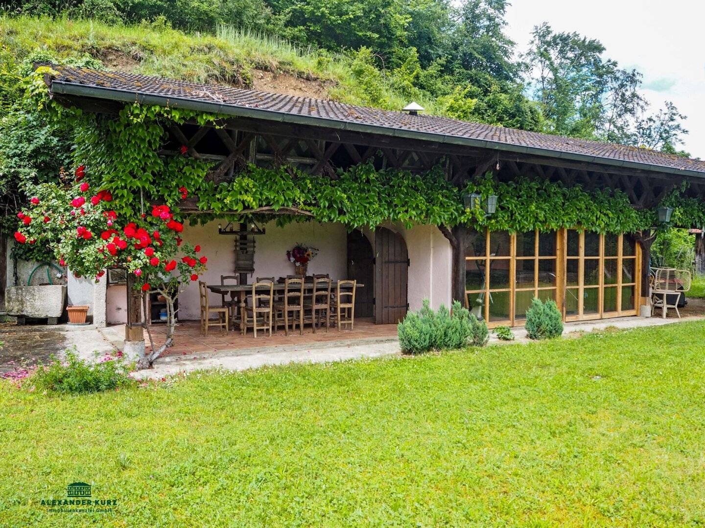 Historical country villa 30 km north of Salzburg