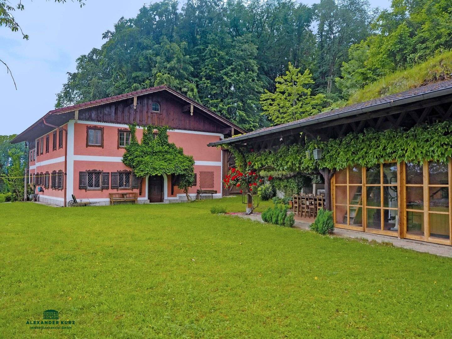 Historical country villa 30 km north of Salzburg