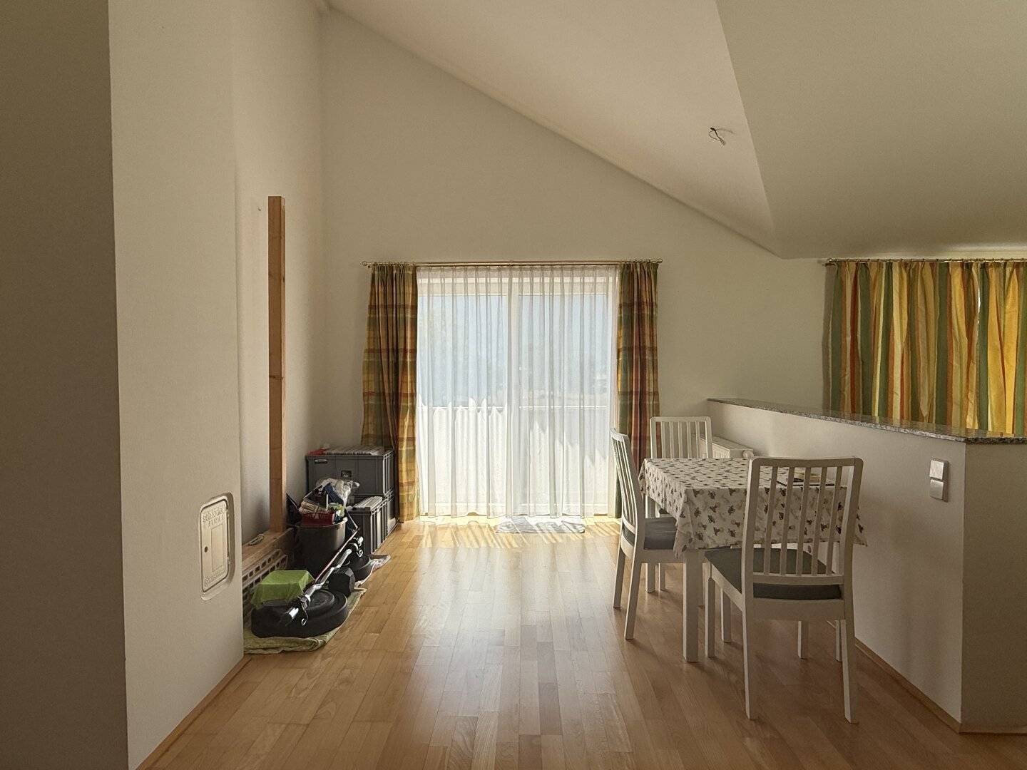 HELLE UND FREUNDLICHE  2-ZIMMER-BALKONWOHNUNG