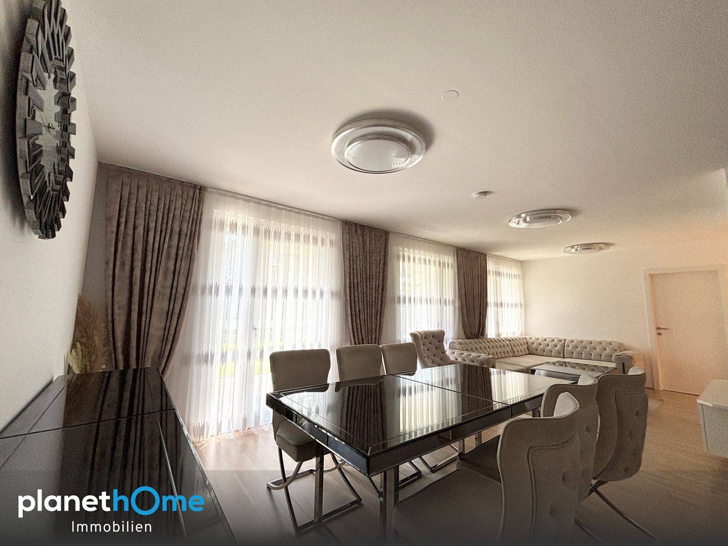 Ground floor apartment with private sunny garden and underground parking
