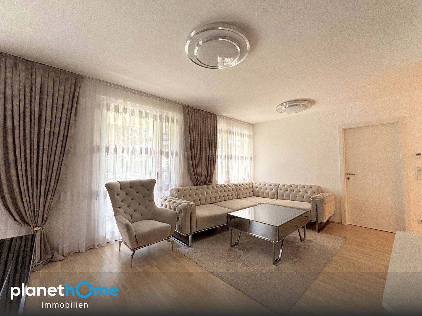 Ground floor apartment with private sunny garden and underground parking