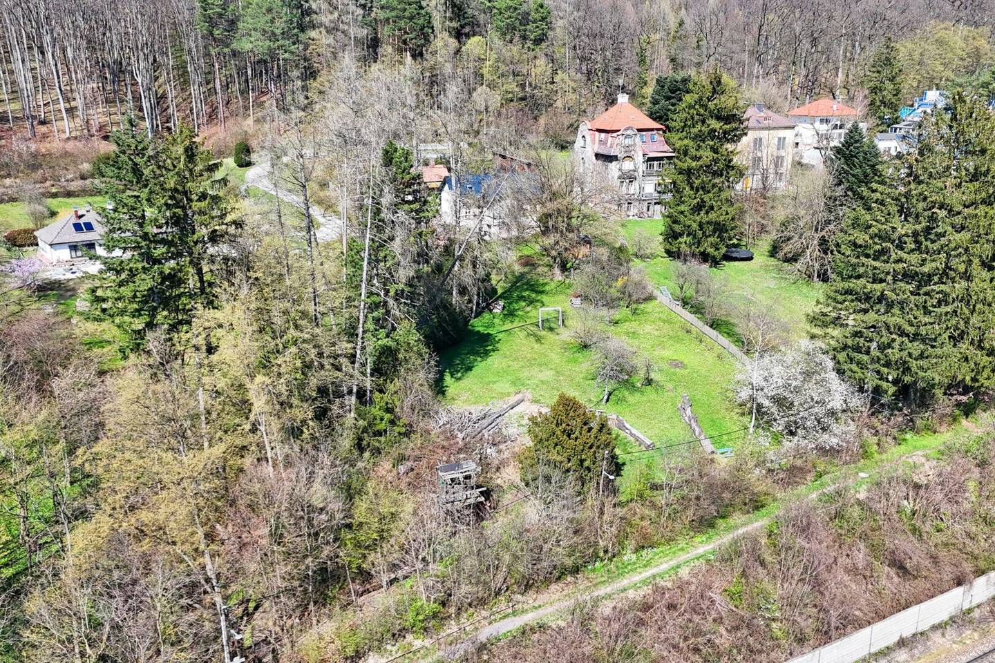 Teilbar! Riesiges Grundstück mit Altbestand in traumhafter Südlage am Sagberg