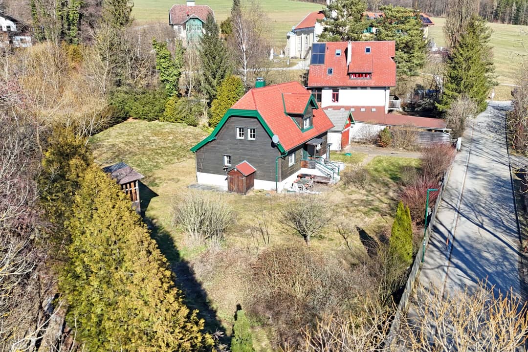 Drohnenaufnahme von Südwesten