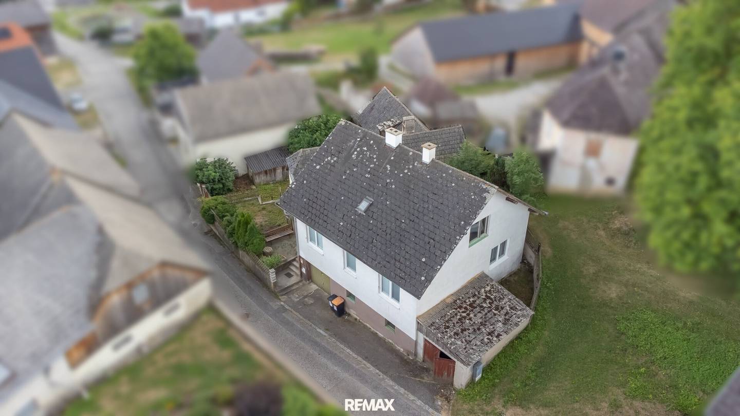 Einfamilienhaus und Nebengebäude in ruhiger Ortsrandlage mit Ausbaupotenzial
