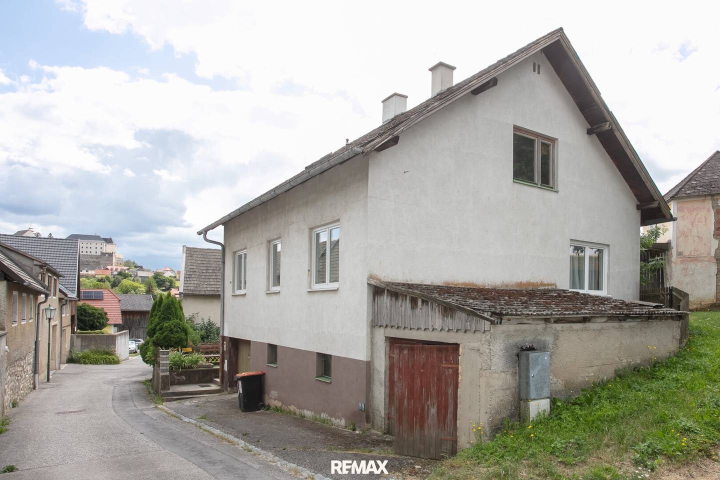 Einfamilienhaus und Nebengebäude in ruhiger Ortsrandlage mit Ausbaupotenzial