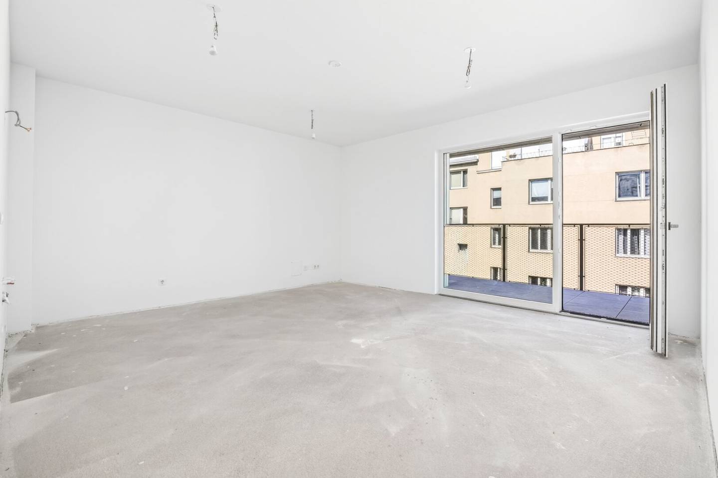 Centrally accessible with balcony