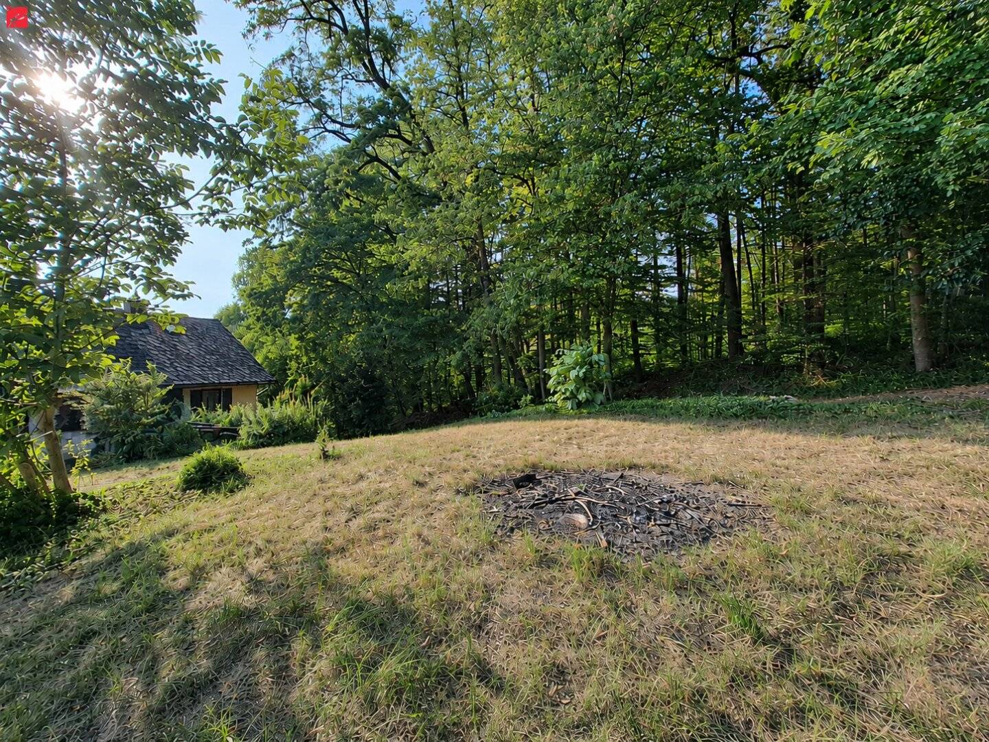 Grundstück mit Altbestand – 2.432 m² Bauland &amp; Holzhütte