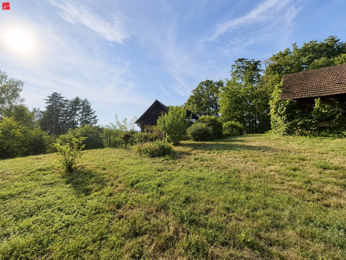Grundstück mit Altbestand – 2.432 m² Bauland &amp; Holzhütte