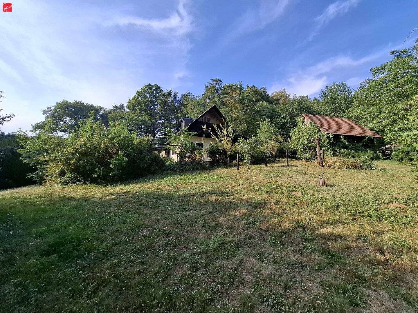 Grundstück mit Altbestand – 2.432 m² Bauland &amp; Holzhütte