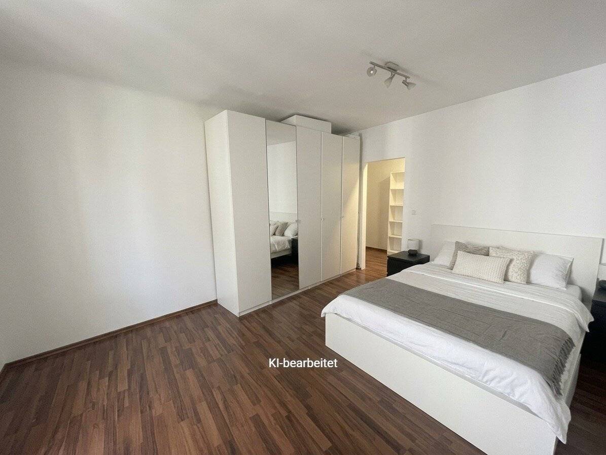 Bright 2-room apartment with loggia and air conditioning near Karmelitermarkt