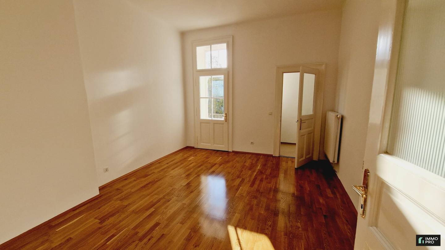 Spacious 5-room apartment with balcony in the center of Leoben
