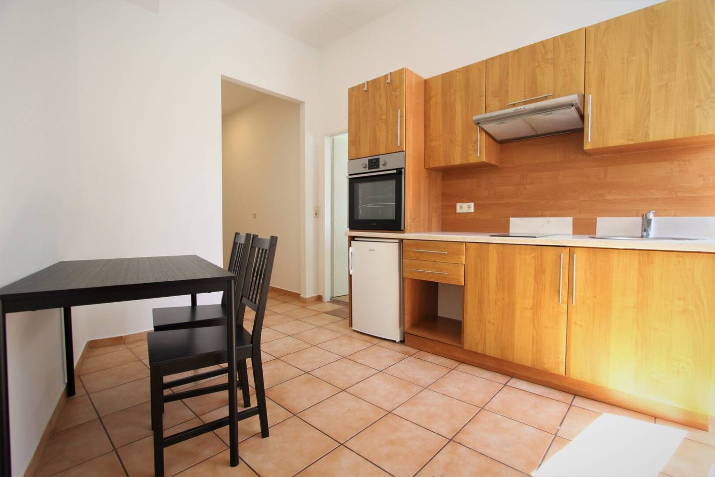Beautifully furnished, bright 2-room apartment in central location Short-term rental