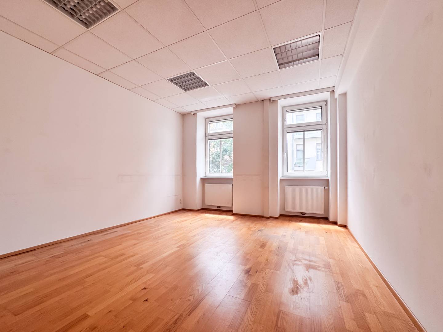 Bright apartment with parquet and a practical layout