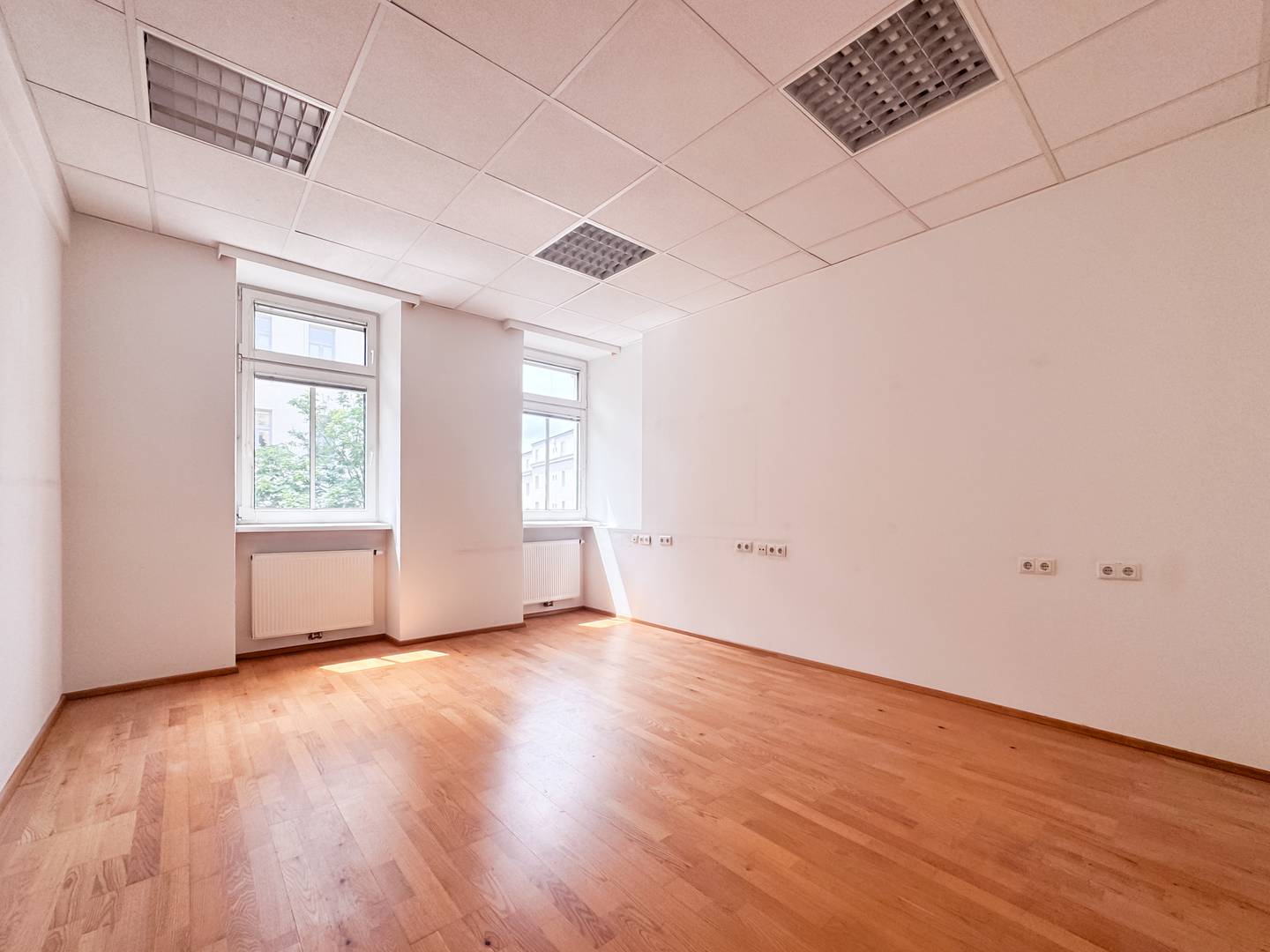 Bright apartment with parquet and a practical layout