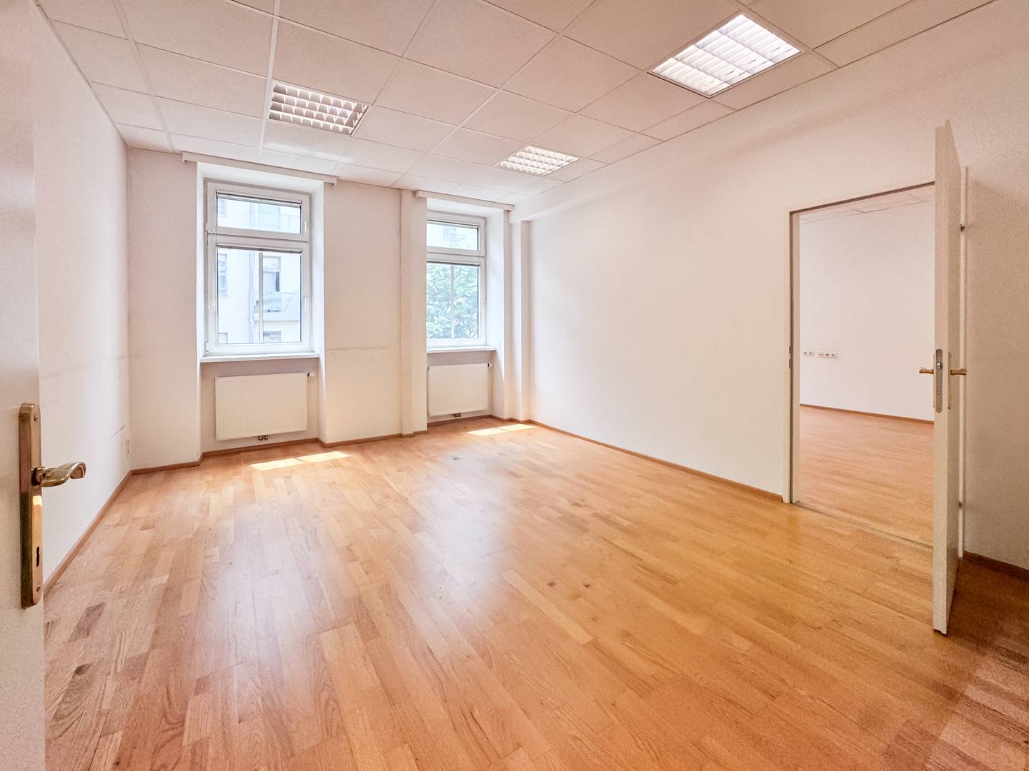 Bright apartment with parquet and a practical layout