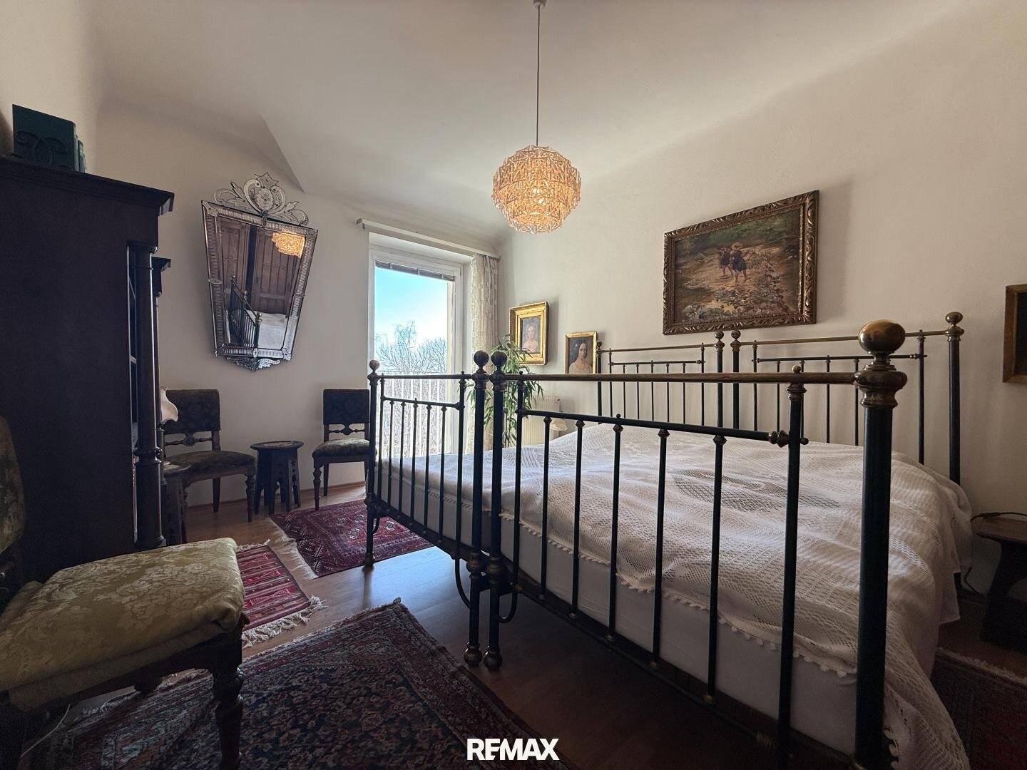 Bright 4-room attic apartment with Vienna Woods view and west terrace