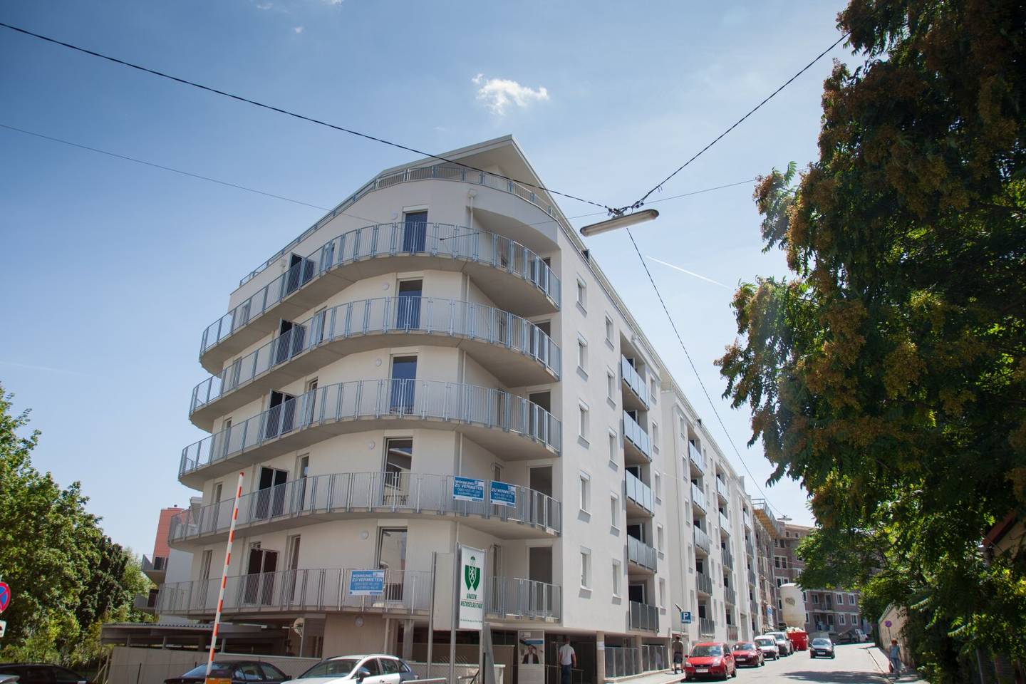 Vermietete 2-Zimmer-Wohnung mit Balkon und Parkplatz – ideal als Vorsorge!