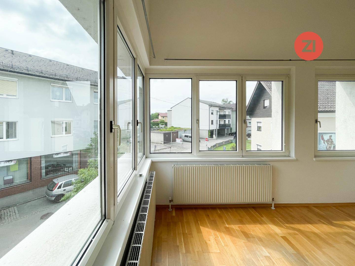 Bright Wohnung with private roof terrace area in central location