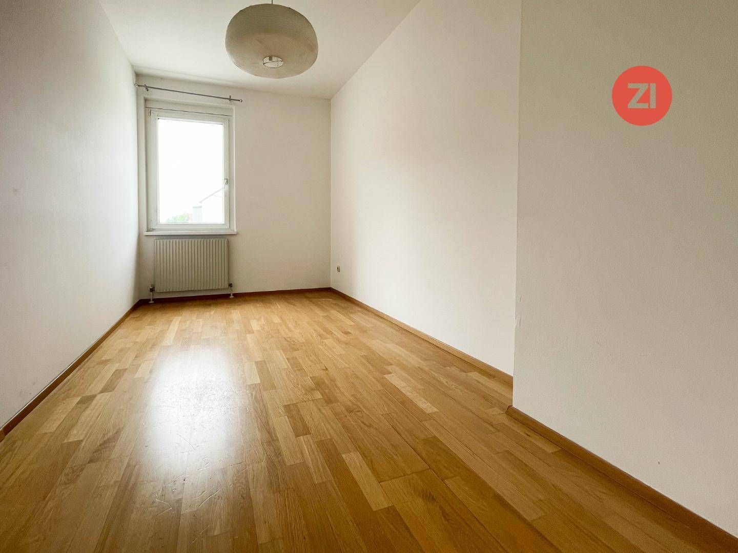Bright Wohnung with private roof terrace area in central location