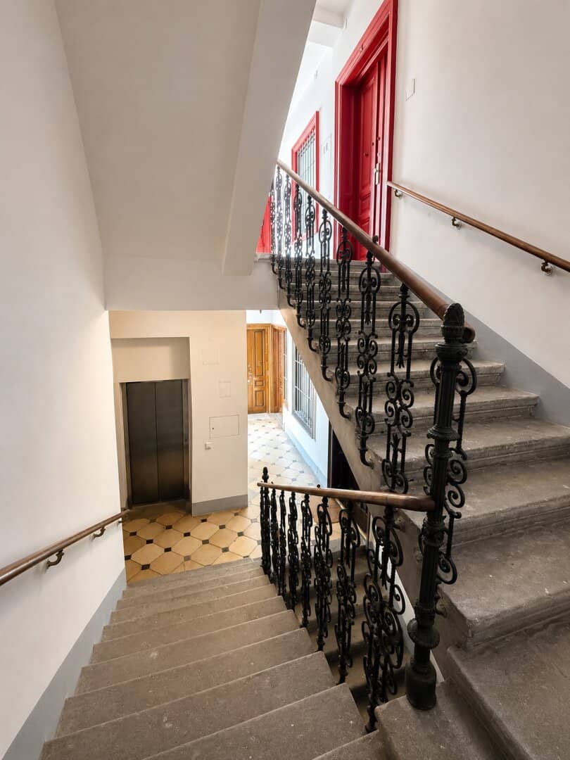 SERVITENVIERTEL quiet location renovation required 3-room apartment on the 4th floor with lift