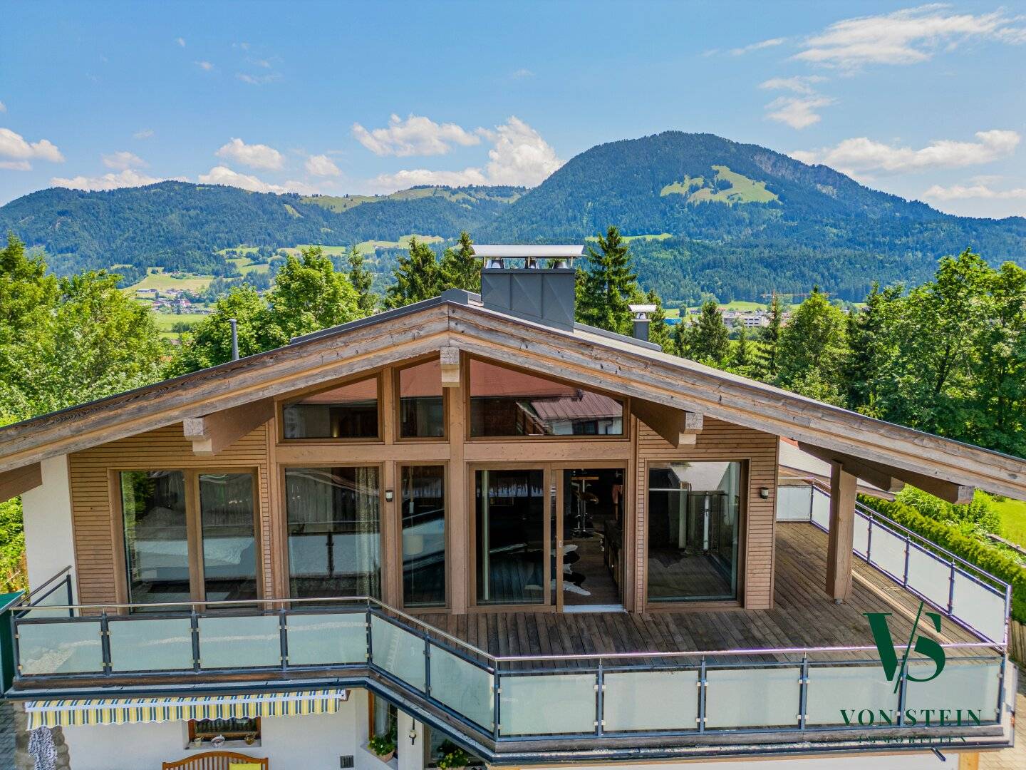 Alpiner Wohntraum nahe Kitzbühel – exklusive Dachgeschosswohnung mit Panoramaterrasse und Hornblick