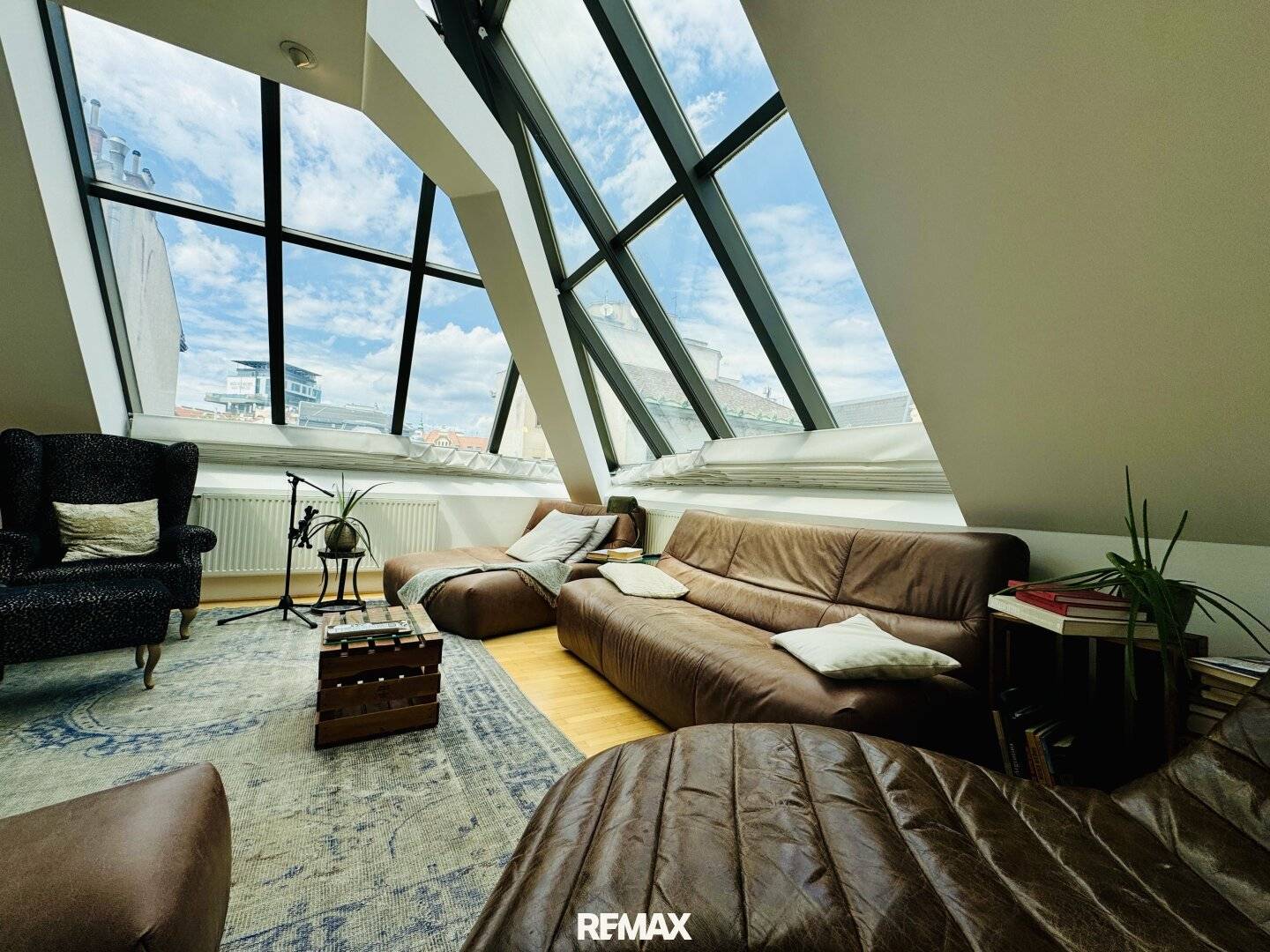 Exceptional attic maisonette with roof terrace and impressive view of Vienna near Naschmarkt