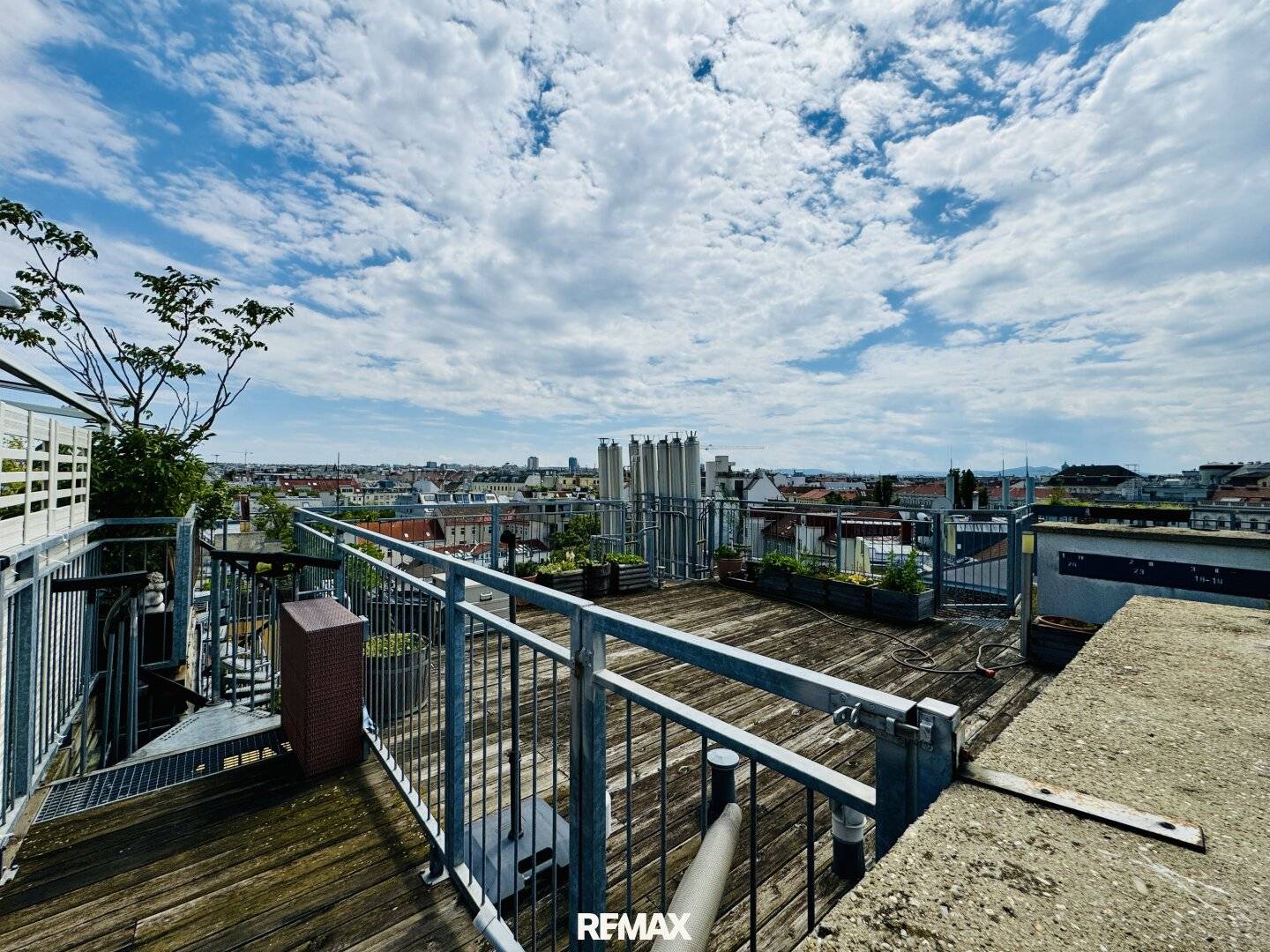 Exceptional attic maisonette with roof terrace and impressive view of Vienna near Naschmarkt