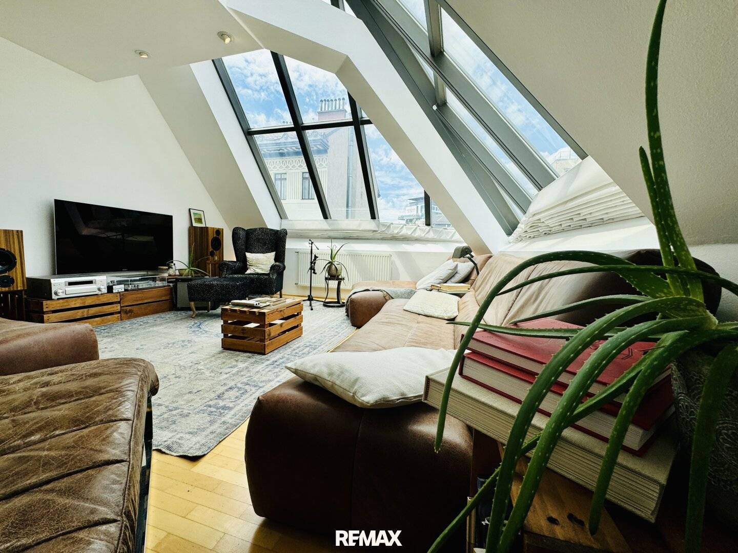 Exceptional attic maisonette with roof terrace and impressive view of Vienna near Naschmarkt