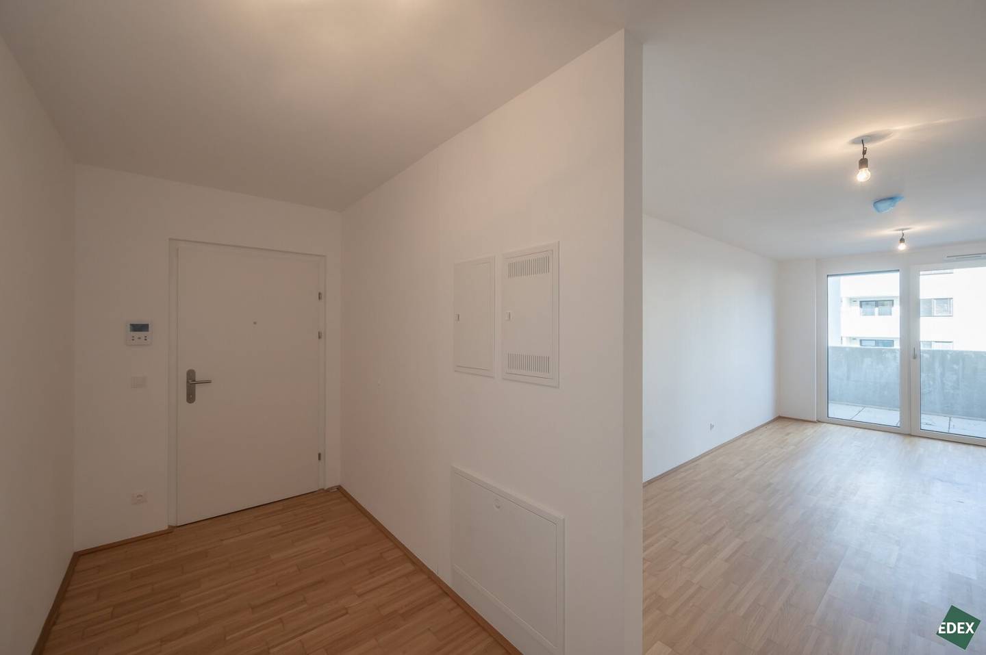 Bright and modern 3-room apartment with loggia