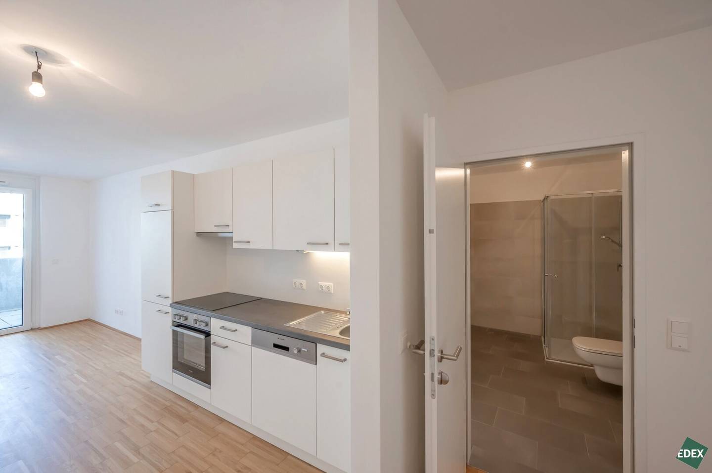 Bright and modern 3-room apartment with loggia